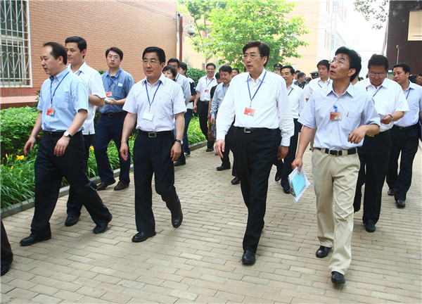 2010年6月7日，北京市书记郭金龙同志到我校视察高考工作